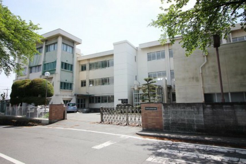 中学校 【中学校】吉岡町立吉岡中学校まで515m