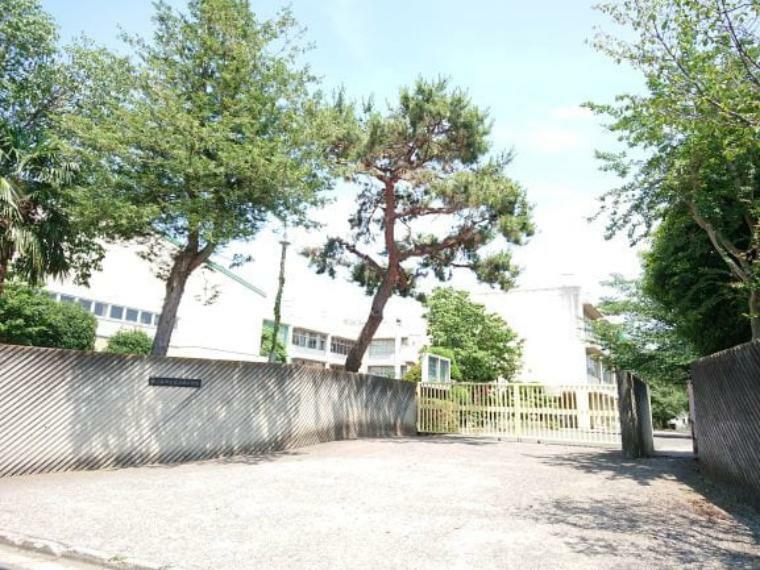 小学校 【小学校】鶴ヶ島市立長久保小学校まで約700m（徒歩約10分、車約2分）。登下校がお子様の良い思い出になりますね。