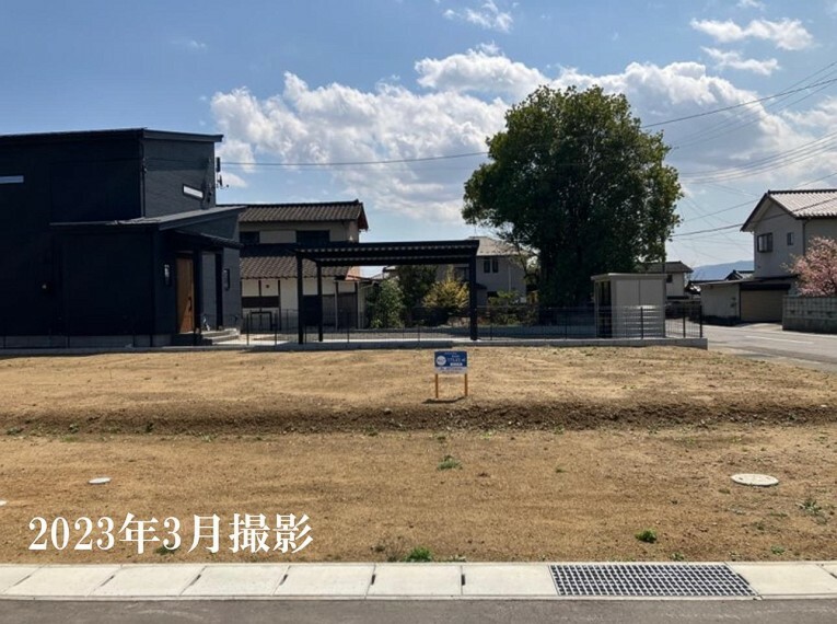 現況写真 福島市町庭坂にあるJR奥羽本線「庭坂駅」まで徒歩8～9分の分譲地（宅地）。積水ハウスの「町庭坂分譲地」は、住宅の資産価値や快適さを長く保つように配慮しています。