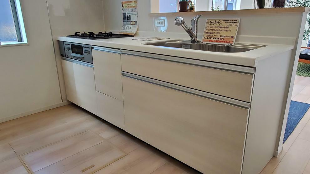 キッチン システムキッチンは収納力があり便利です。