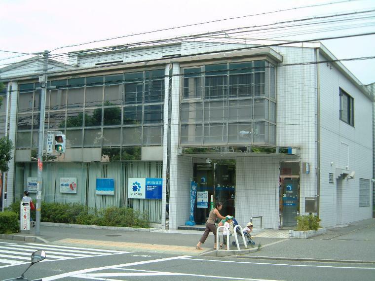 銀行・ATM 【銀行】みなと銀行　伊川谷支店まで563m