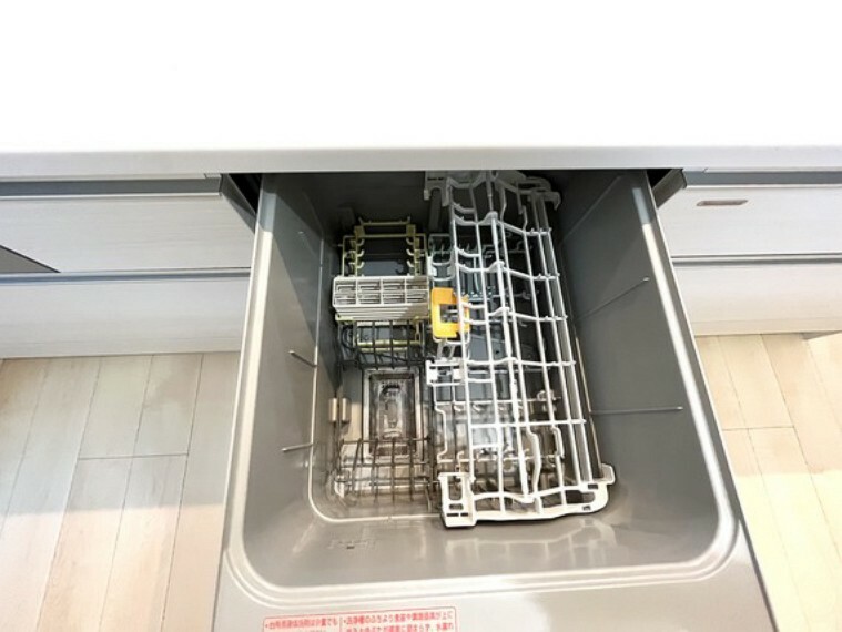 食器洗浄乾燥機の食器収納点数は約40点（約5人分）！少しは楽をしてもいいと思います！