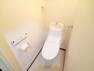 トイレ 【リフォーム済】トイレは温水洗浄機能付きのものに新品交換しました。直接肌に触れるトイレは新品が嬉しいですよね。