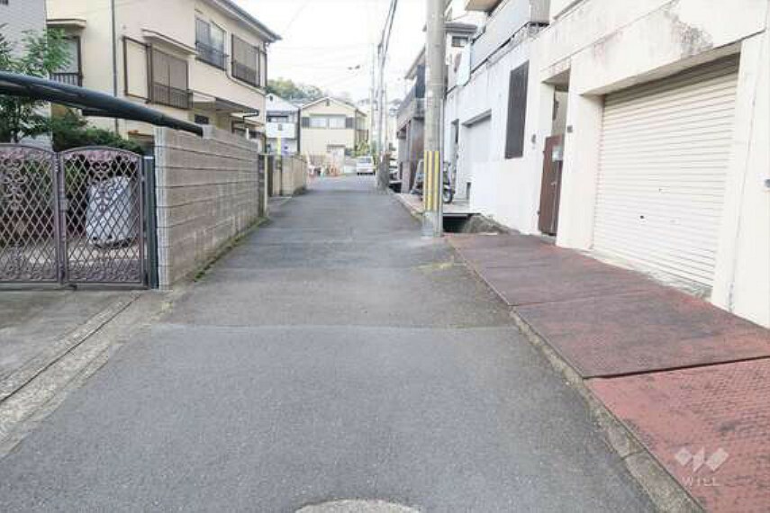 現況写真 物件の西側前面道路（南側から）