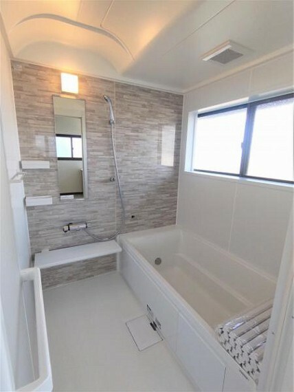 浴室 【リフォーム済】CLEANUP製の新品ユニットバスに交換しております。1坪の広さがあるため大人でも足を伸ばしてお湯につかることができます。