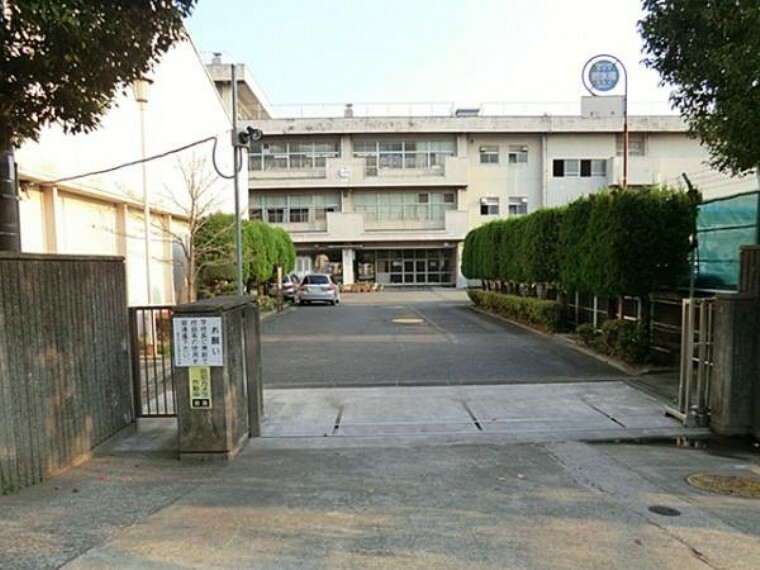 中学校 横浜市立名瀬中学校まで約530m