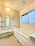 浴室 【リフォーム済】浴室はハウステック社製の新品のユニットバスに交換しました。足を伸ばせる1坪サイズの広々とした浴槽で、1日の疲れをゆっくり癒すことができますよ。