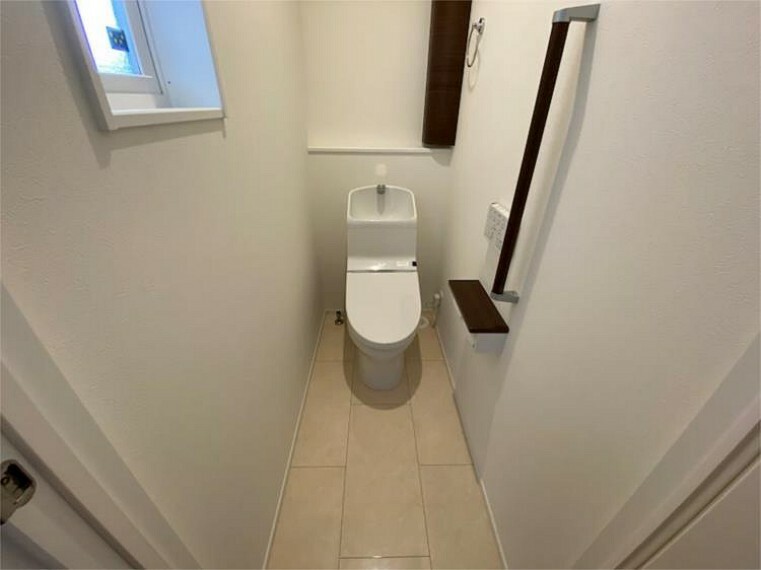 トイレ 奥行きもある2Fトイレ。各階にトイレがあると便利です