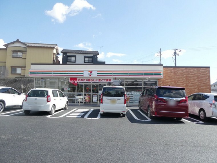 コンビニ セブンイレブン豊橋西高師町店