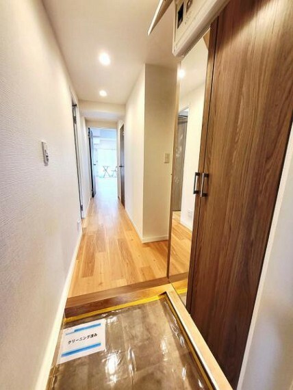 玄関 散らかりがちな玄関スペースはトールサイズの下足収納を完備でいつでもスッキリとした空間を保てます