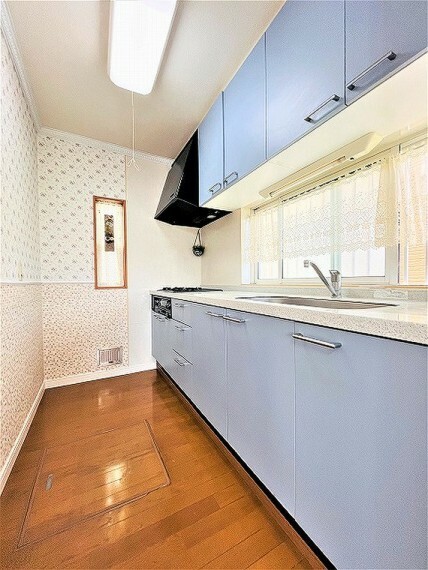 キッチン キッチンの床下収納は日用品のストックに便利！