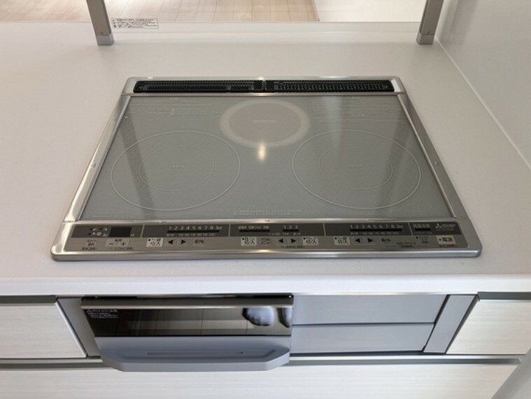 キッチン お手入れ簡単で清潔に保ちやすいIHシステムキッチンです。