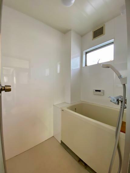 浴室 掲載の写真は、賃貸借契約・入居前の2022年（令和4年）10月に撮影。