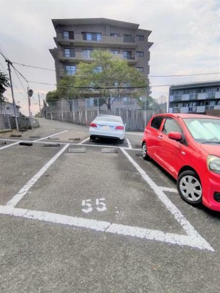 駐車場 【駐車場】駐車場はマンションの隣の敷地にあります。月額6000円です。