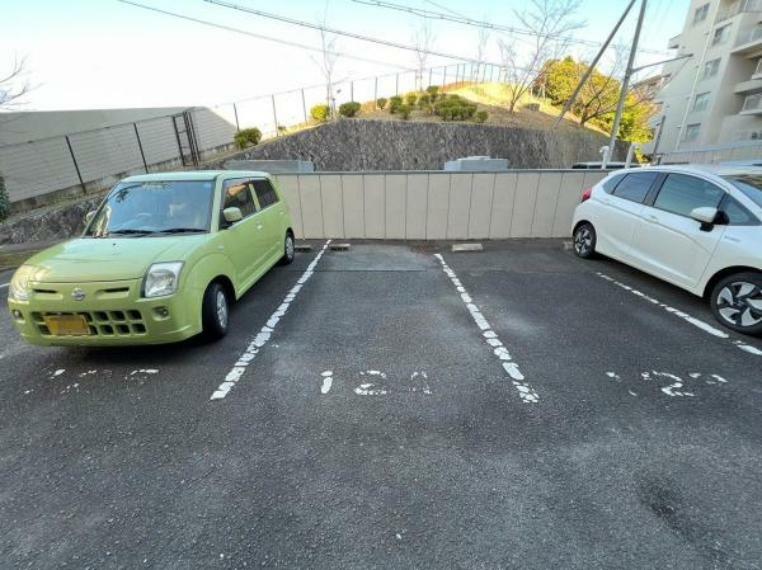 駐車場 【駐車場】 駐車場専用使用権つきです！（500円/月） 駐輪スペースも完備！