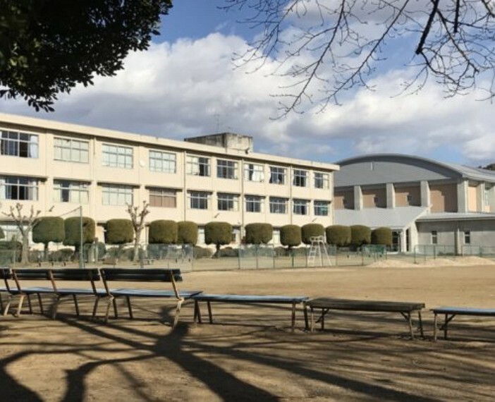 中学校 【中学校】熊谷市立　吉岡中学校まで1685m