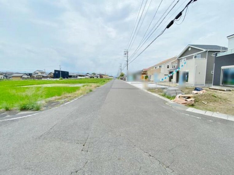 現況写真 現地（2023年7月）撮影 1号棟　 休日、平日問わずお気軽にお問い合わせくださいませ。