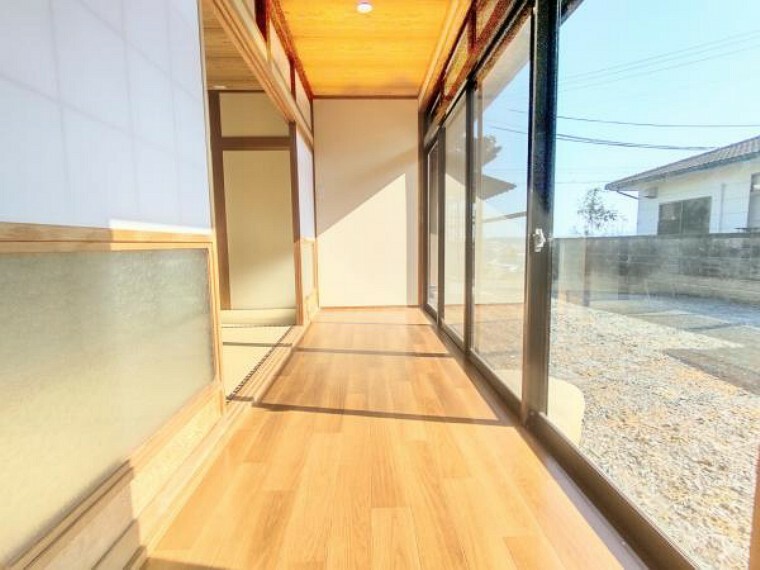 和室 【リフォーム済】縁側はクロス・床材の張替えを行いました。日当たりが良く温かい縁側です。
