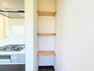 収納 【リフォーム済】キッチン横にニッチを新設しました。棚は取り外し可能なのでお好きな高さのものを収納いただけます。