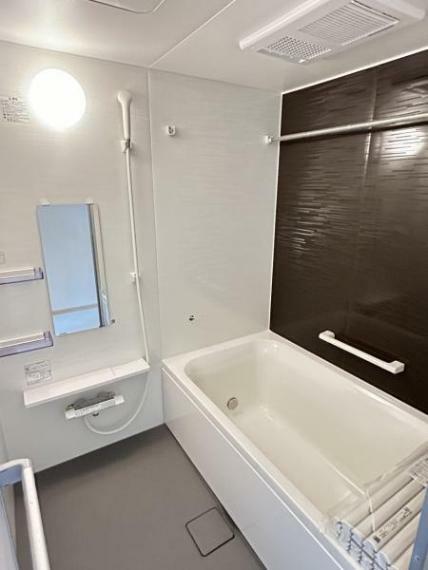 浴室 【リフォーム済】お風呂はユニットバスに新品交換しました。きれいなお風呂でゆったりと入浴出来ます。