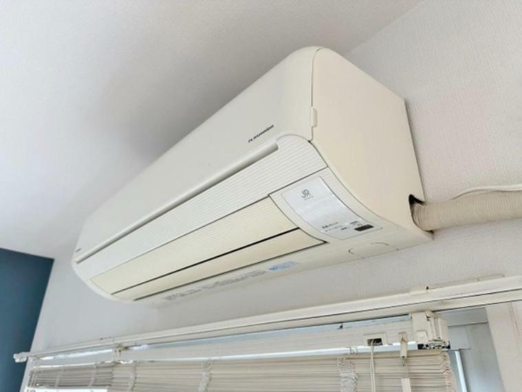 エアコンは空気を汚さず場所も取らないので、お部屋を広く使えます。設置工事などの初期費用がカットできるのは嬉しいですね。