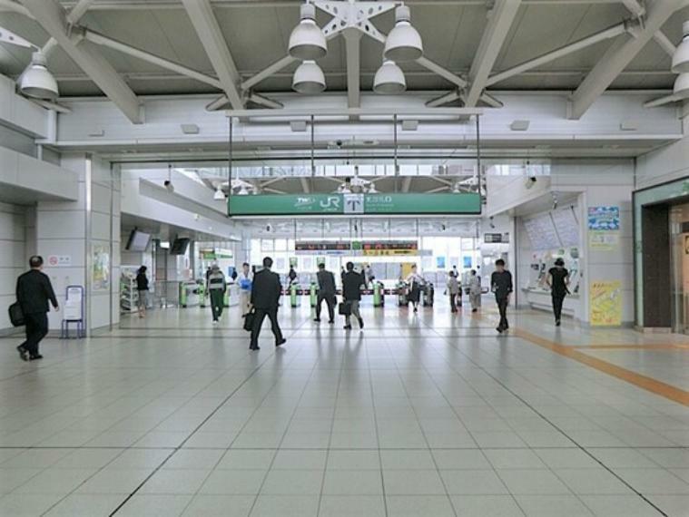 駅前は商業施設も豊富で、おしゃれな雰囲気が漂います。各ニーズに対応可能な環境になっております。