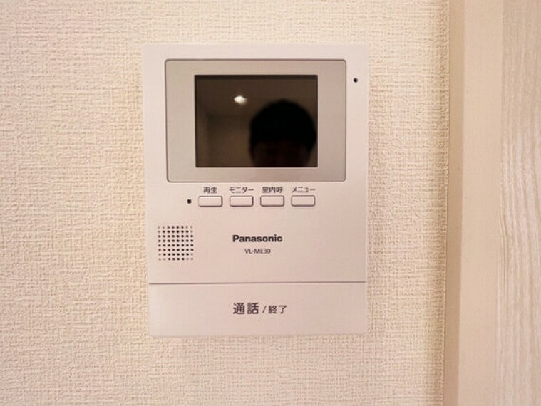 TVモニター付きインターフォン リビングルームには来客が一目でわかるTVモニター付きインターホン付き
