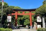 現地から750m（最長）　平塚八幡宮　1900年以上の歴史を持つ神社であり、歴史上の著名な人物が数多く参拝に訪れてきました。パワースポットとしても有名で、休日は多くの参拝客で賑わいます。