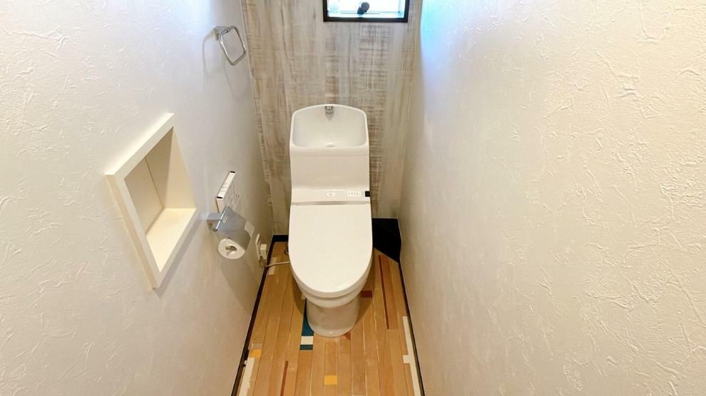 トイレ 自然光が採りこめ明るく清潔感のある落ち着ける空間