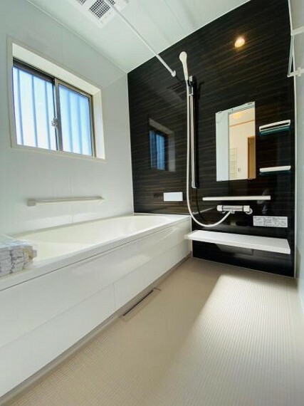 浴室 ゆったり足を伸ばせる明るい雰囲気のお風呂