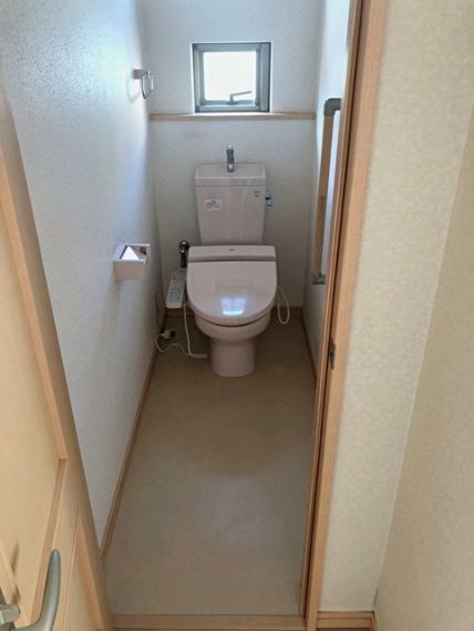 トイレ 窓付きで換気がしやすいトイレ！