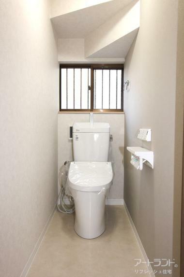 トイレ 新設の温水洗浄機能付きのトイレです。