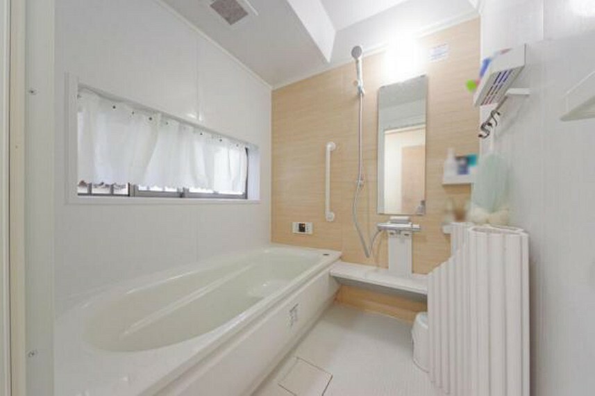 浴室 木目調パネルが安らぎのバスタイムを演出するバスルーム