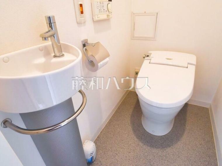 トイレ トイレ　少ない水でも常にキレイを保ち、汚れが付きにくいトイレ！　【グローリオ三鷹】