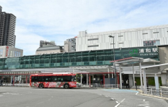 現地から3450m（最長）自転車19分（最長）　JR「浦和」駅　JR湘南新宿ライン、京浜東北根岸線、上野東京ラインが利用でき、都心へのダイレクトアクセスが可能。駅周辺には駐輪場も充実しています。