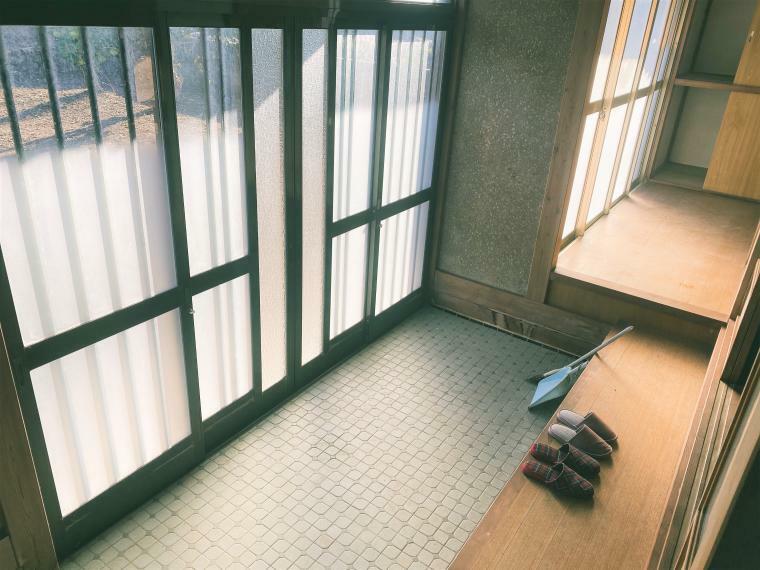 玄関 ■レトロで素敵な昭和の型板ガラス