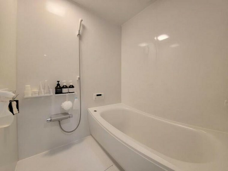 浴室 ホワイトを基調としたシステムバスルーム。