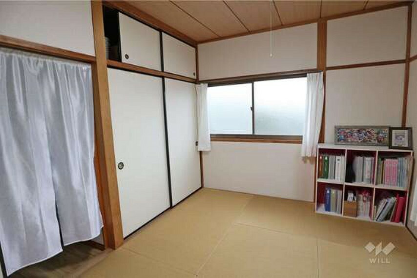 和室はバルコニーと接続しています。南向きで日当たり良好。綺麗な長方形で、家具の配置もしやすそうです！