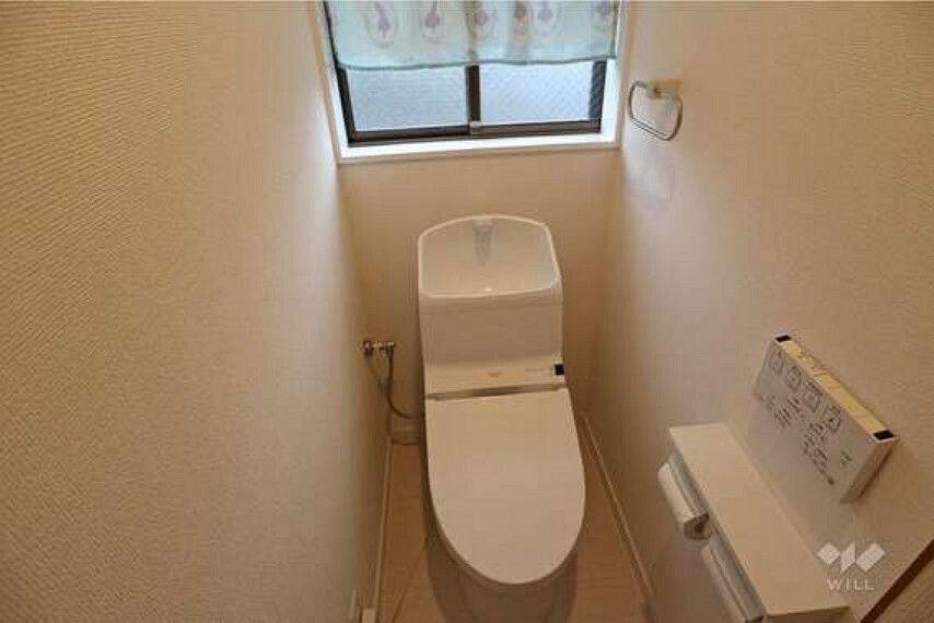 トイレ トイレは温水洗浄機能便座付き。冬でも快適に使うことができますね。1F、2Fに1か所ずつございます！
