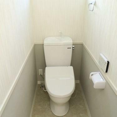 【トイレ（同仕様写真）】<BR/>タカラスタンダードのティモニSシリーズ<BR/>全周フチなしでお掃除楽々