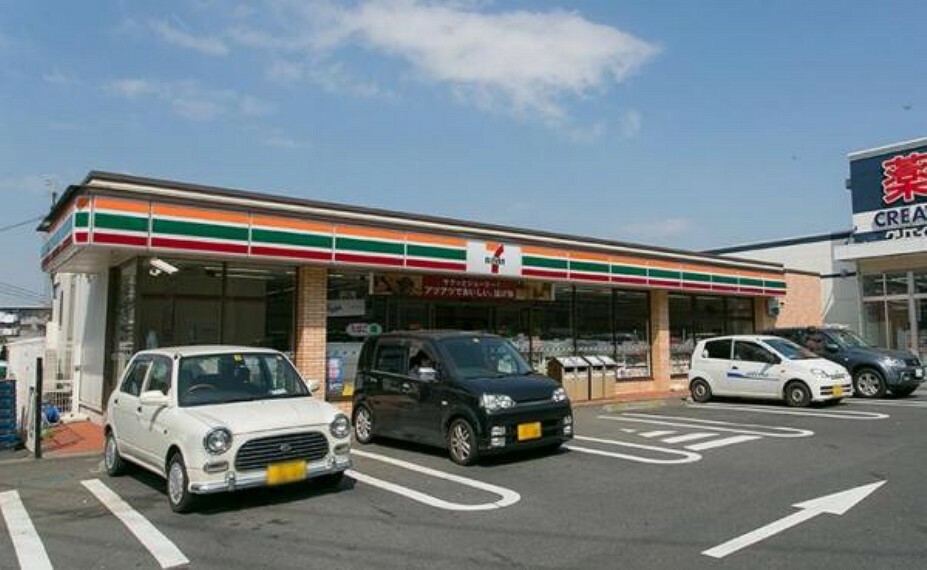 コンビニ セブンイレブン 横浜左近山団地店