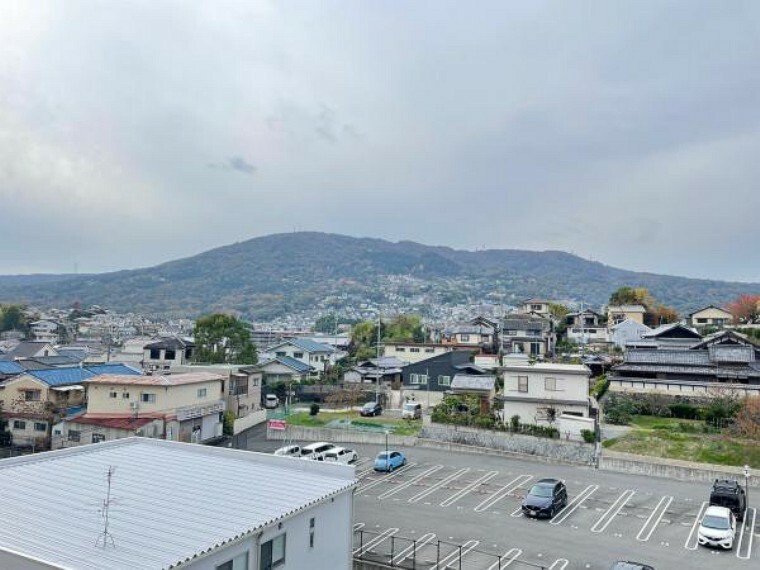 ■眺望　眼前に生駒山を望むロケーション