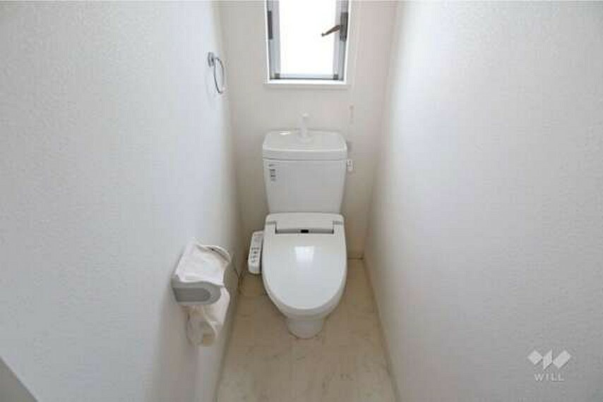 トイレ トイレ。1階にも2階にもトイレがあるので忙しい朝でも安心です。壁紙交換などのちょこっとリフォームもご提案できます。