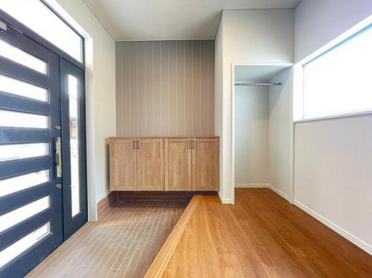 玄関 ＋entranceway＋散らかりやすい玄関や廊下もスッキリまとまる収納スペース。