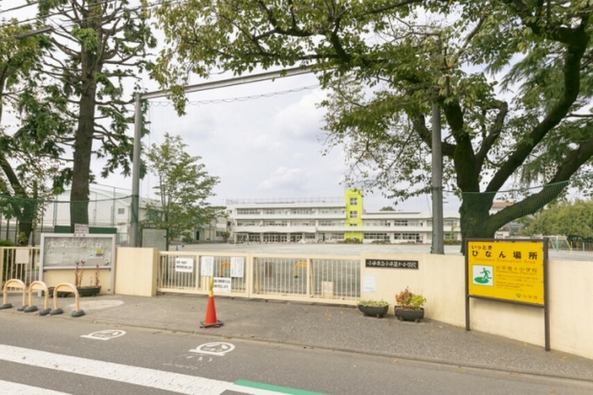 小学校 現地から1210m（最長）　小平市立小平第十小学校　教育目標は「考える子・やさしい子・やりとげる子・たくましい子」。HPで学校生活の様子が頻繁に更新されている「学校日記」や、学校だよりの閲覧ができます。