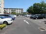 駐車場 敷地内駐車場（平面式）。平面式の駐車場のため朝の忙しい朝の時間帯も混みあいません。