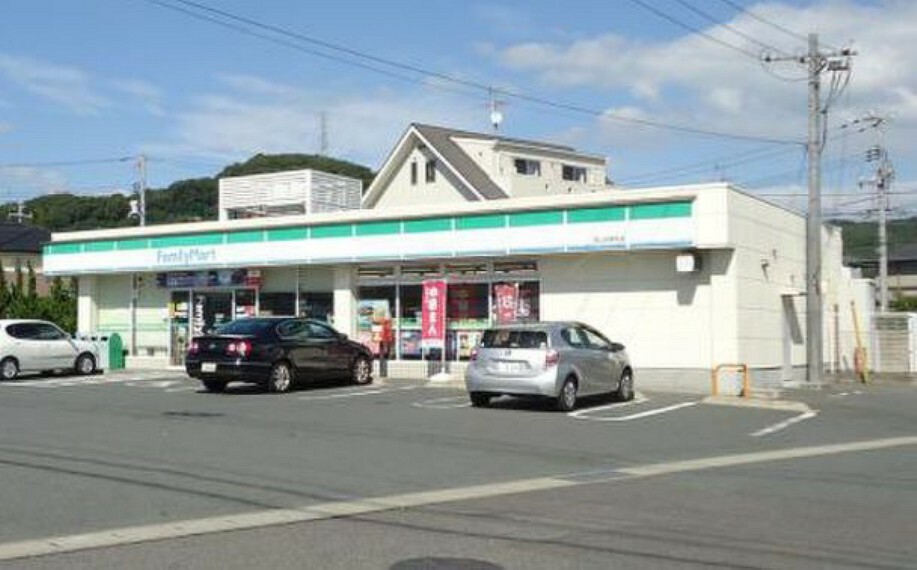 コンビニ ファミリーマート 岡山目黒町店