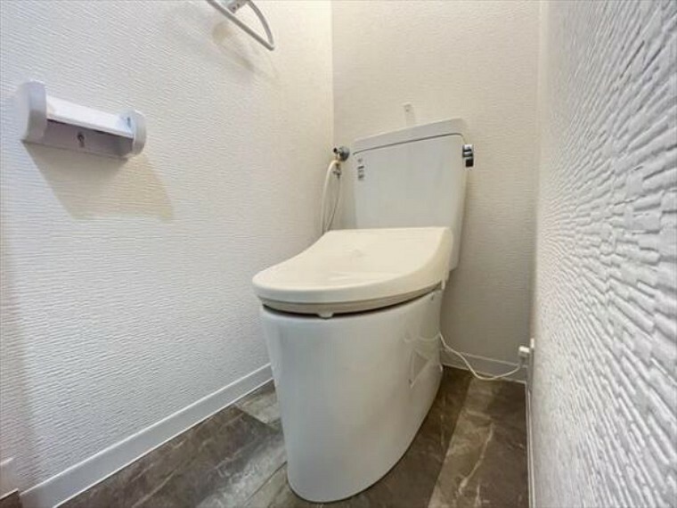 トイレ 清潔感溢れるトイレ。落ち着いた空間で安らぎのひとときをお過ごしいただけます。