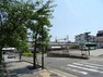 現況写真 敷地西側の前面道路。JR「甲南山手」駅北側の駅前ロータリーです。