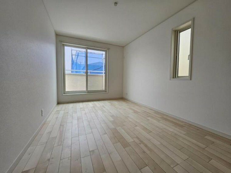 7.3帖の洋室！ゆとりあるお部屋にどのように家具を配置しようか想像が膨らみますね。